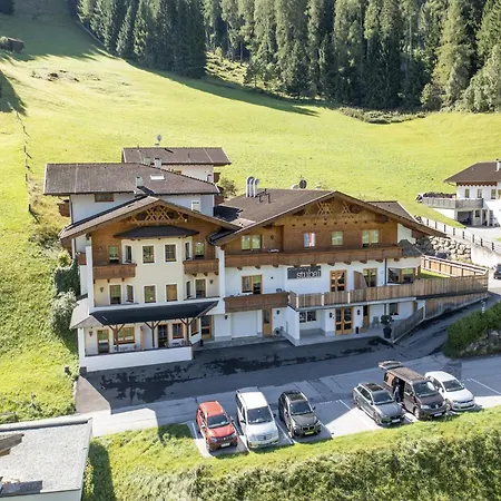 In Neustift Near Lift * نيوستيف ام ستوبيتا